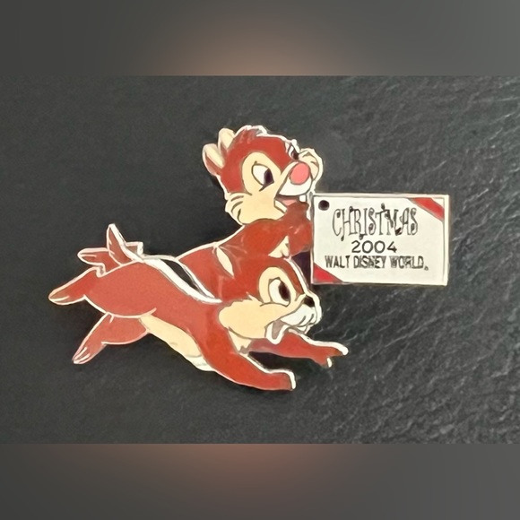 Disney: 2004 Chip ‘n’ Dale Christmas Pin - Picture 2 of 6